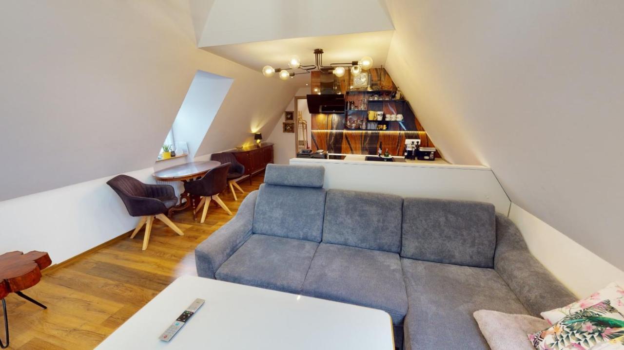 קרלובי וארי Apartman Atelier Vary V Nove Zrekonstruovanem Dome מראה חיצוני תמונה